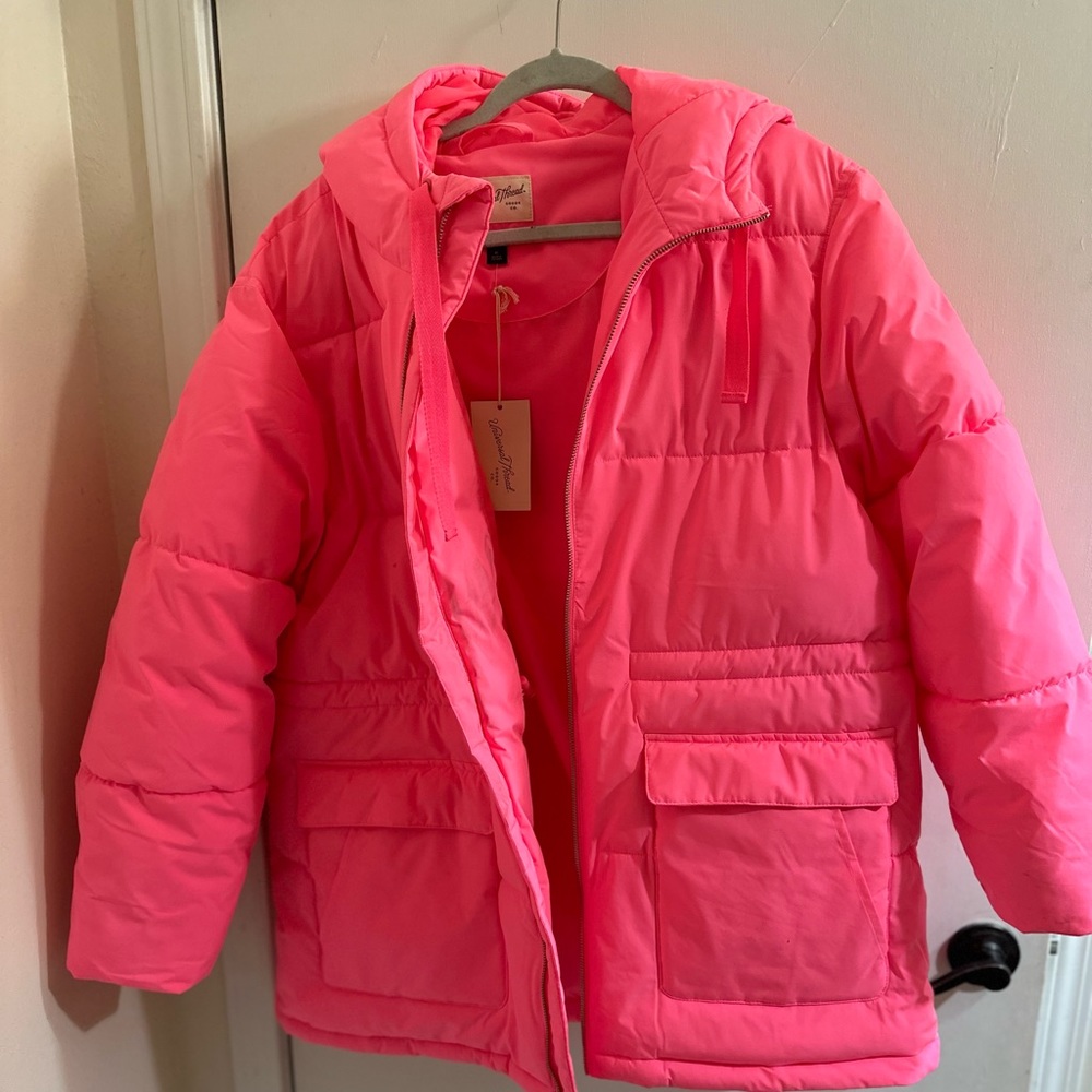 Universal thread size xl women’s neon pink puffy coat